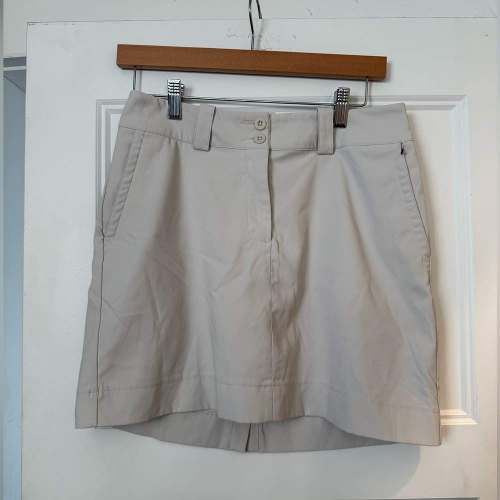 New no Tag Nike Dri Fit golf skort, size 4
